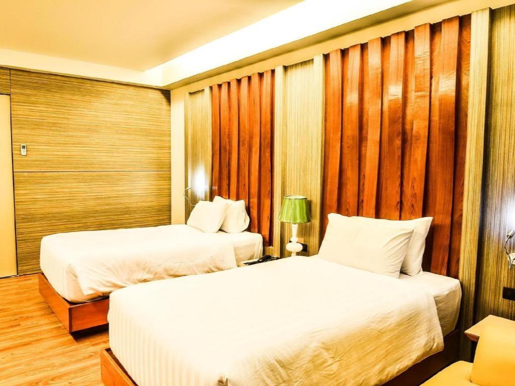Alvarez Hotel Buriram Exterior photo