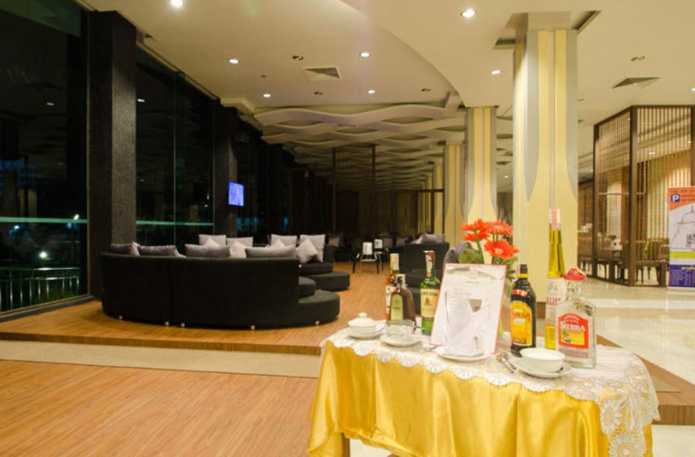 Alvarez Hotel Buriram Exterior photo