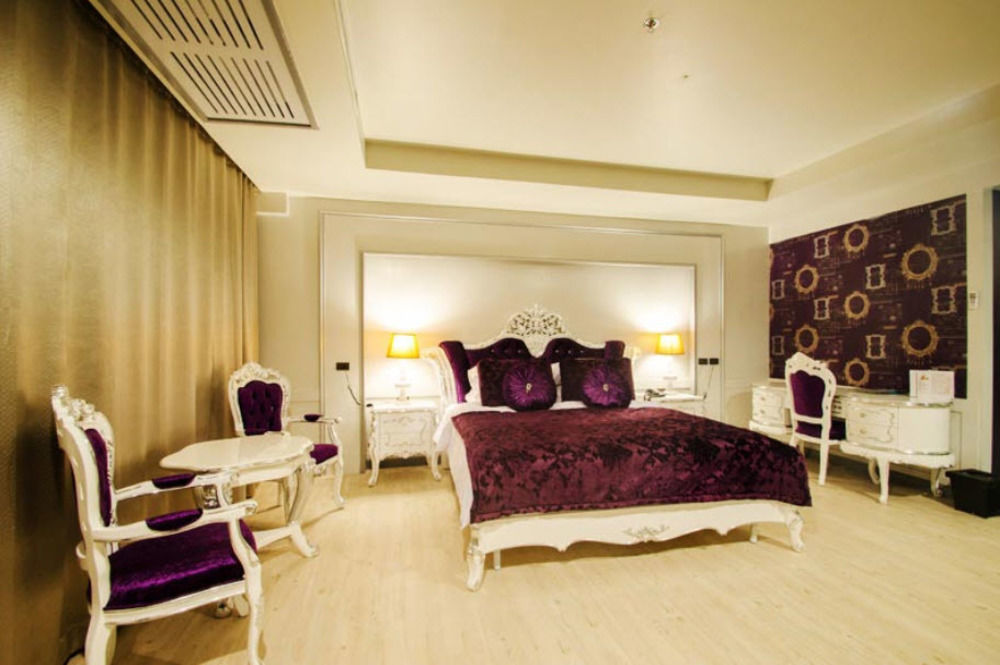 Alvarez Hotel Buriram Exterior photo