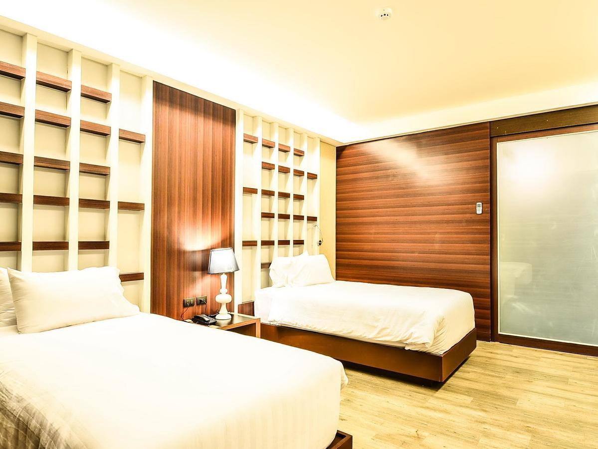 Alvarez Hotel Buriram Exterior photo