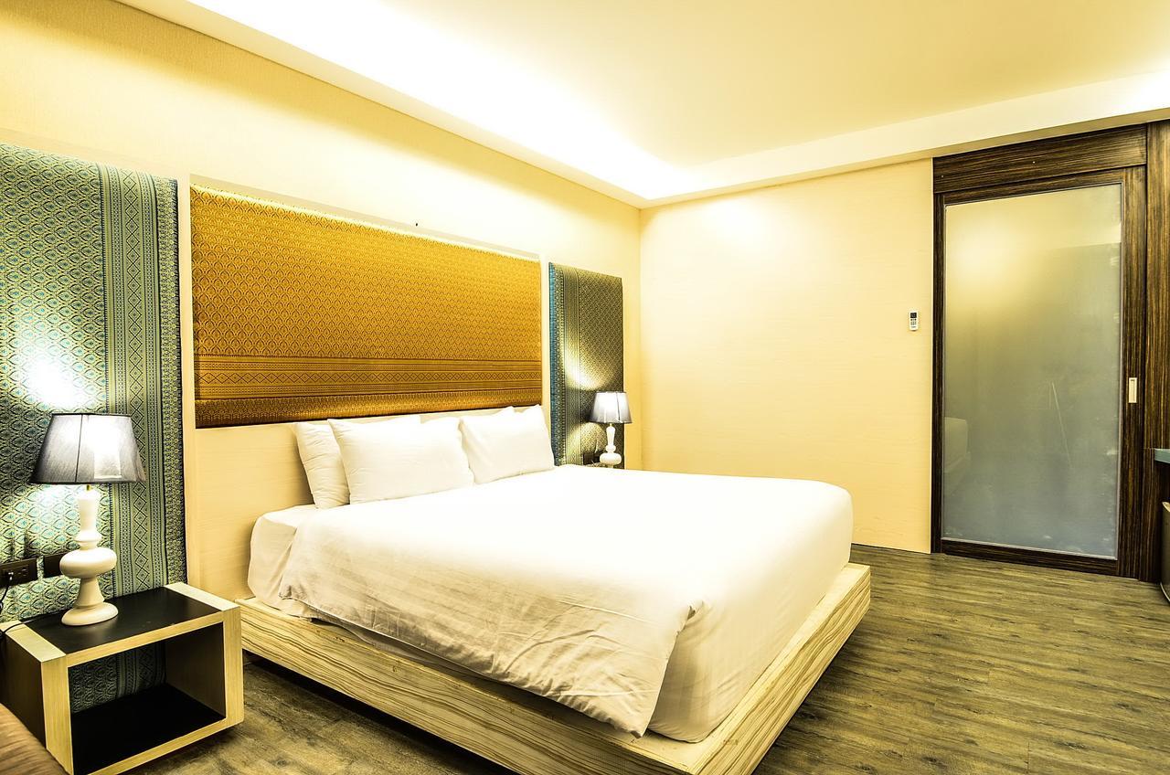 Alvarez Hotel Buriram Exterior photo